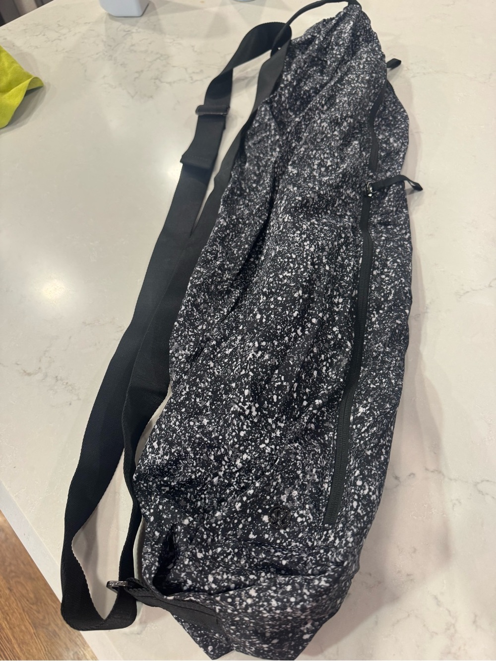 Lululemon athletica yoga mat adjustable bag